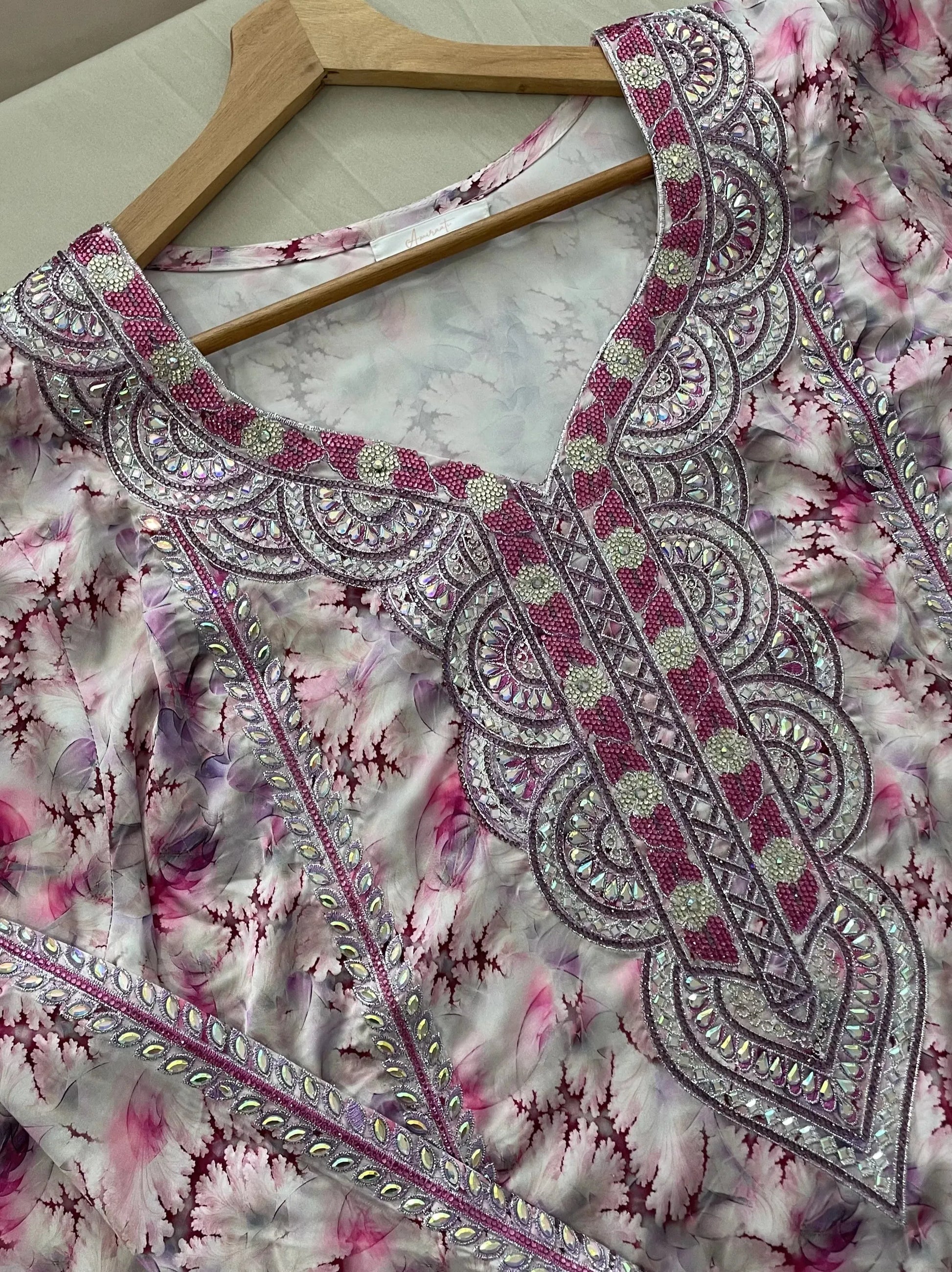 MUKHAWAR - LINA - Amiraati